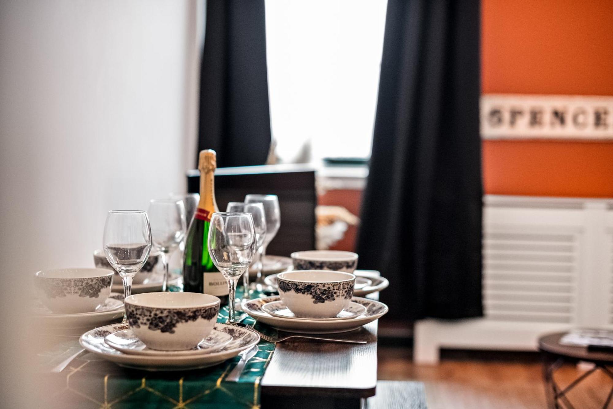 Spacious Birmingham City Apartment Eksteriør billede